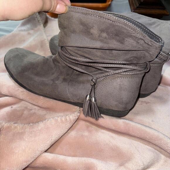 Grey Suede Tasseled Boots For Women 11M V Ts3 - Picture 3 of 6